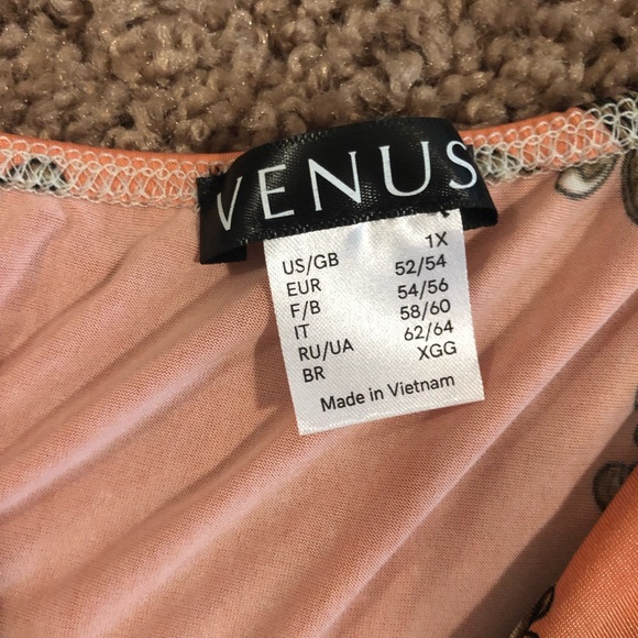 NWOT Venus high low cold shoulder w/flutter sleeve print dress size 1x (14-16). - Picture 4 of 5